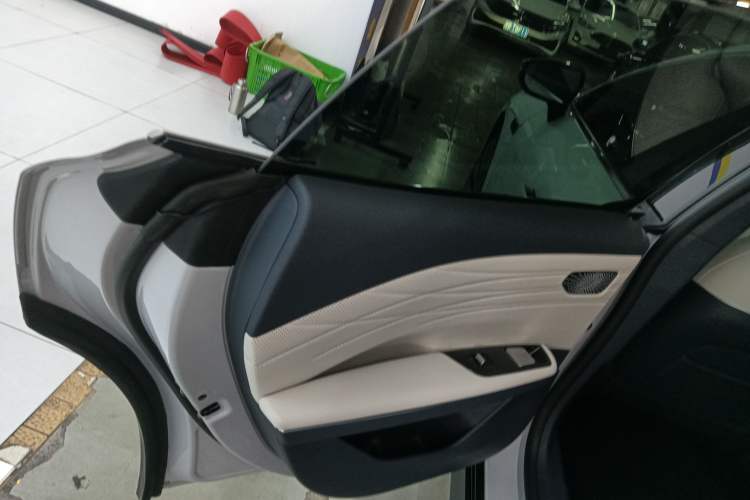 Used Geely Galaxy E8 2024 665 km Range Rear-Drive Starship Long-Range Version Left Rear Door Interior