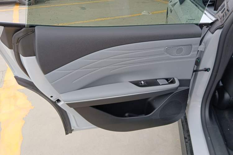 Used Geely Galaxy E8 2024 550 km Range Rear-Drive MAX Left Rear Door Interior