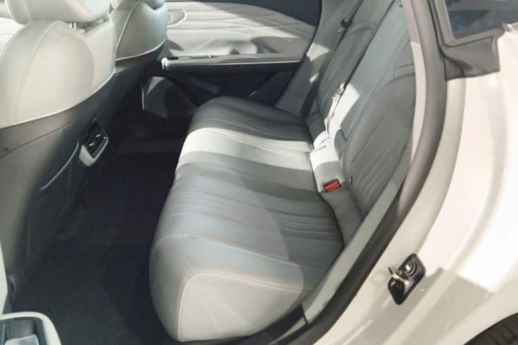 Used Geely Galaxy E8 2024 550 km Range Rear-Drive MAX Left Rear Seat