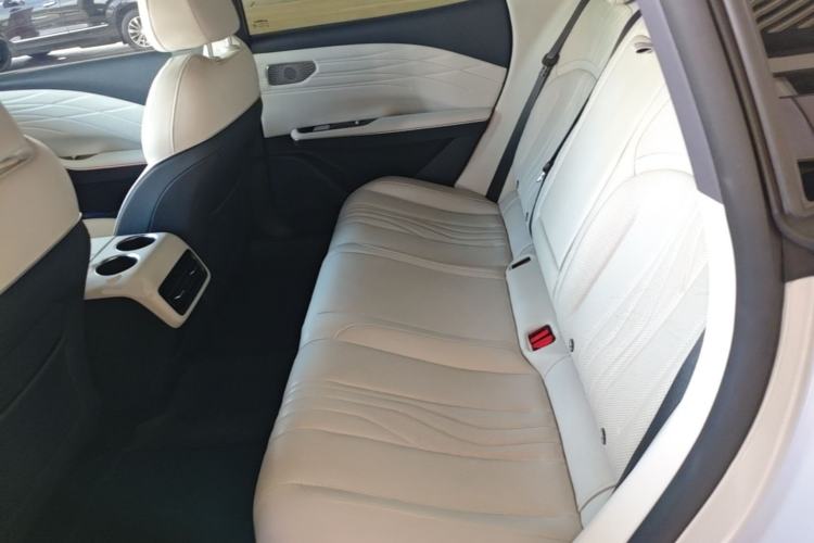 Used Geely Galaxy E8 2024 665 km Range Rear-Drive Starship Long-Range Version Left Rear Seat