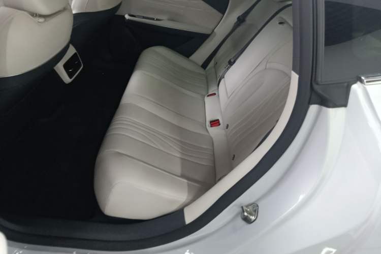 Used Geely Galaxy E8 2024 665 km Range Rear-Drive Starship Long-Range Version Left Rear Seat