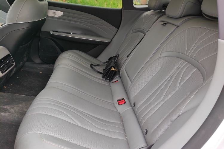 Used Geely Galaxy E8 2024 665 km Range Rear-Drive Starship Long-Range Version Left Rear Seat