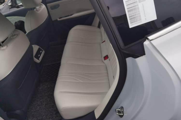 Used Geely Galaxy E8 2024 665 km Range Rear-Drive Starship Long-Range Version Left Rear Seat