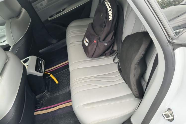 Used Geely Galaxy E8 2024 550 km Range Rear-Drive Dragon Edition Left Rear Seat