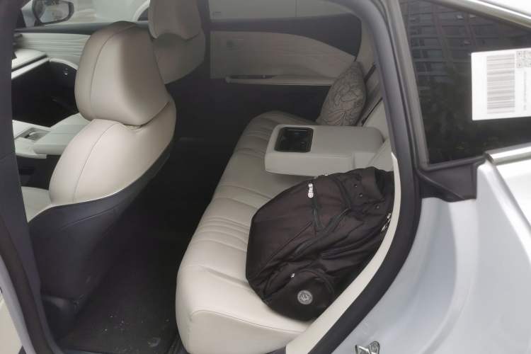 Used Geely Galaxy E8 2024 665 km Range Rear-Drive Starship Long-Range Version Left Rear Seat