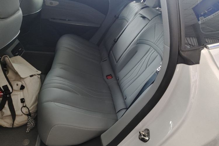 Used Geely Galaxy E8 2024 550 km Range Rear-Drive Dragon Edition Left Rear Seat