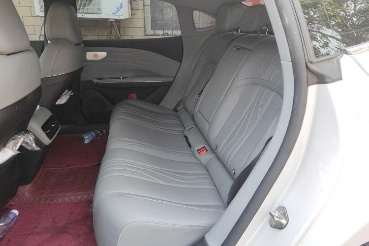 Used Geely Galaxy E8 2024 550 km Range Rear-Drive Dragon Edition Left Rear Seat