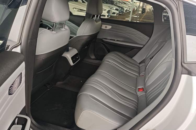 Used Geely Galaxy E8 2024 550 km Range Rear-Wheel-Drive PRO Left Rear Seat