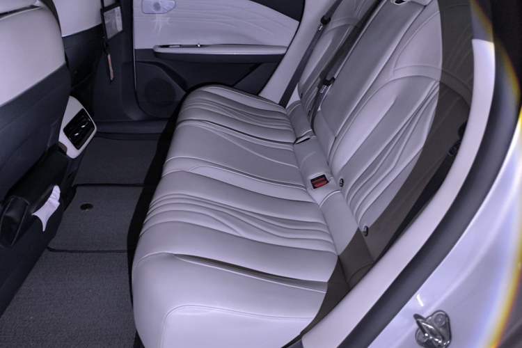Used Geely Galaxy E8 2024 665 km Range Rear-Drive Starship Long-Range Version Left Rear Seat