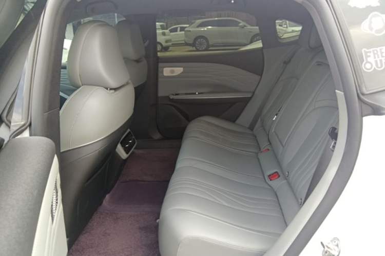Used Geely Galaxy E8 2024 665 km Range Rear-Drive Starship Long-Range Version Left Rear Seat