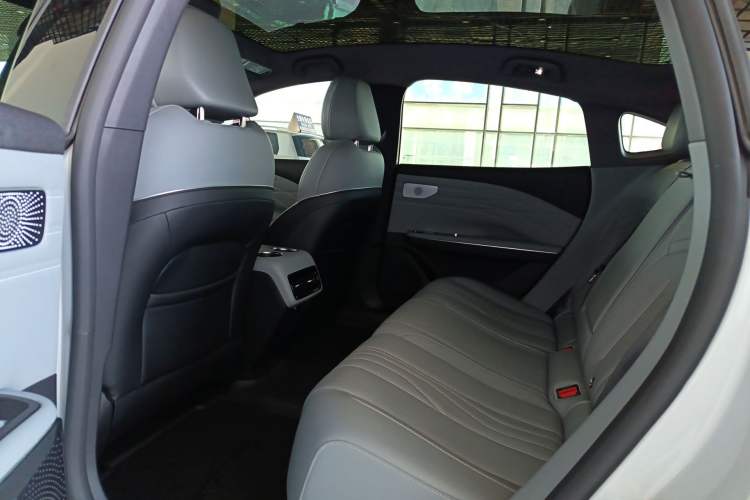 Used Geely Galaxy E8 2024 665 km Range Rear-Drive Starship Long-Range Version Left Rear Seat