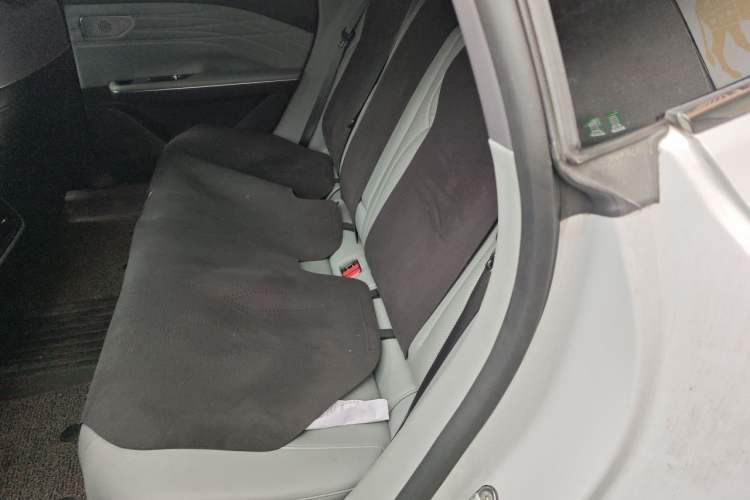 Used Geely Galaxy E8 2024 665 km Range Rear-Drive Starship Long-Range Version Left Rear Seat