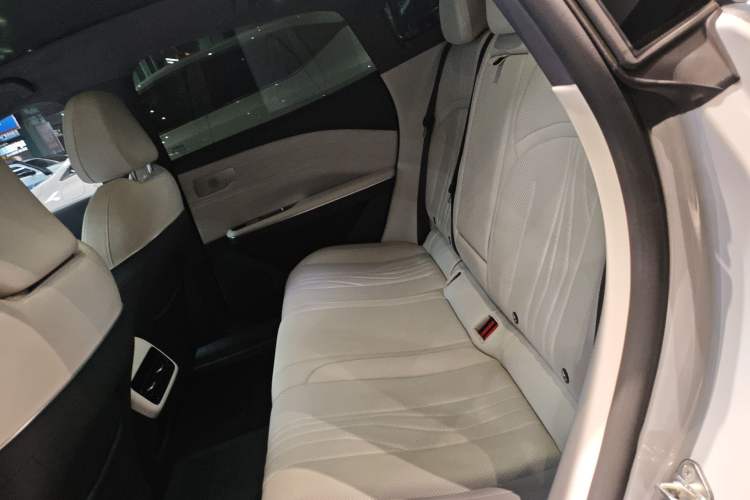 Used Geely Galaxy E8 2024 665 km Range Rear-Drive Starship Long-Range Version Left Rear Seat