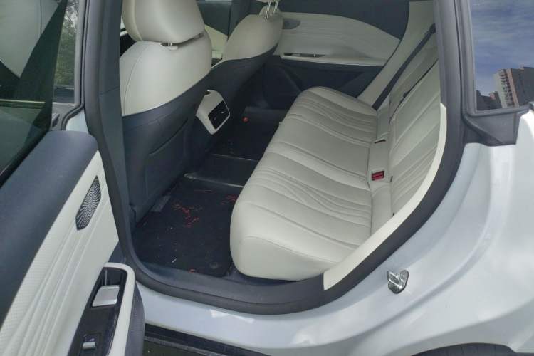Used Geely Galaxy E8 2024 665 km Range Rear-Drive Starship Long-Range Version Left Rear Seat