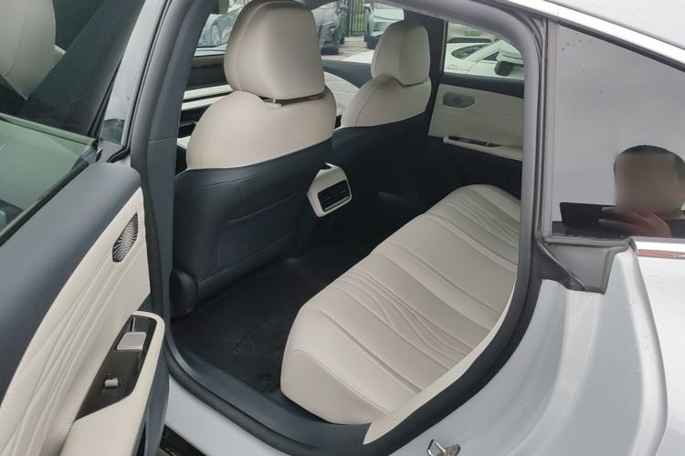 Used Geely Galaxy E8 2024 665 km Range Rear-Drive Starship Long-Range Version Left Rear Seat