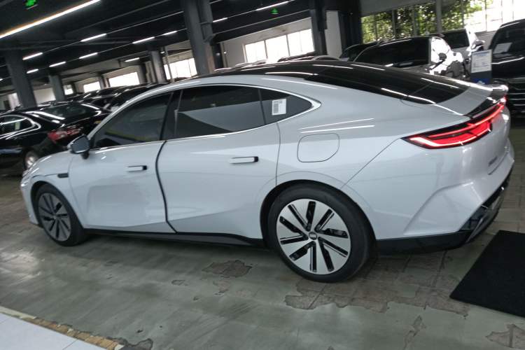 Used Geely Galaxy E8 2024 665 km Range Rear-Drive Starship Long-Range Version Left Side