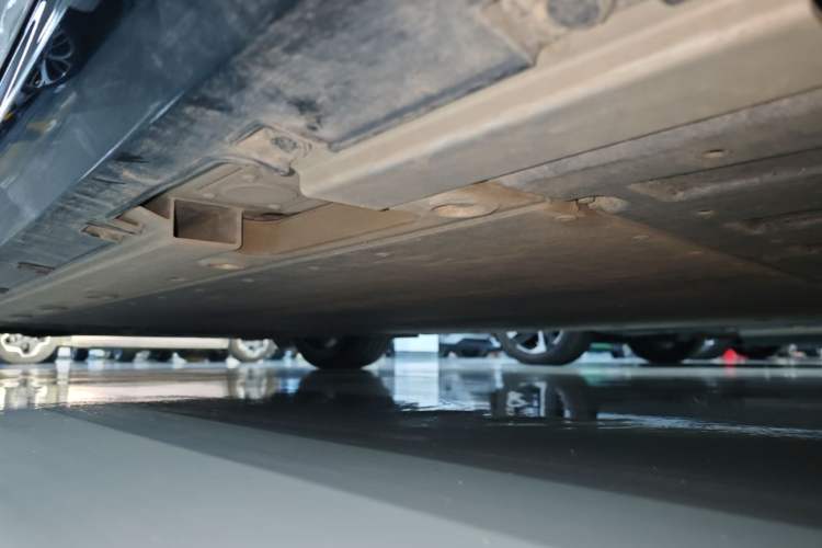 Used Geely Galaxy E8 2024 550 km Range Rear-Drive MAX Left Side Sill