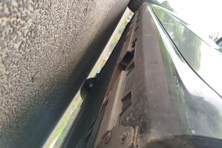 Used Geely Galaxy E8 2024 550 km Range Rear-Wheel-Drive PRO Left Side Sill