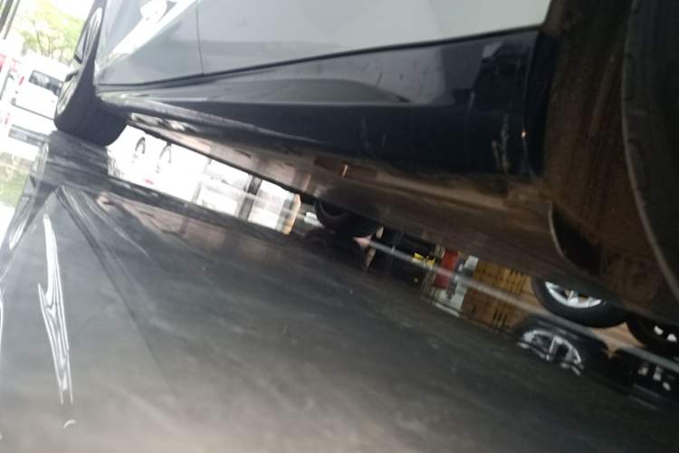 Used Geely Galaxy E8 2024 665 km Range Rear-Drive Starship Long-Range Version Left Side Sill