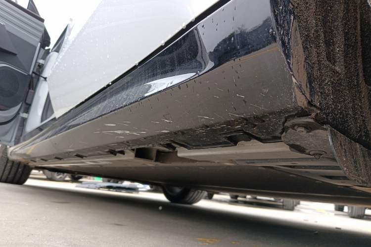 Used Geely Galaxy E8 2024 550 km Range Rear-Drive MAX Left Side Sill