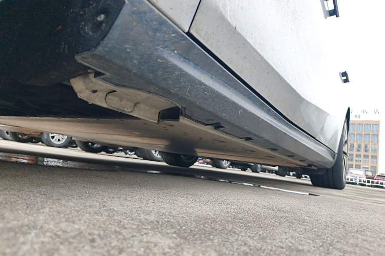 Used Geely Galaxy E8 2024 665 km Range Rear-Drive Starship Long-Range Version Left Side Sill