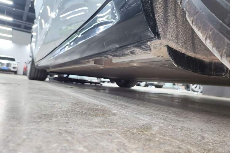 Used Geely Galaxy E8 2024 550 km Range Rear-Drive MAX Left Side Sill