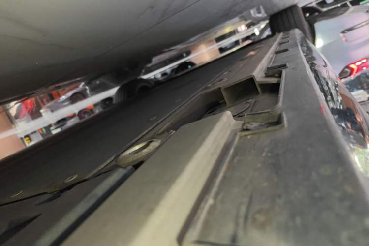 Used Geely Galaxy E8 2024 550 km Range Rear-Drive MAX Left Side Sill