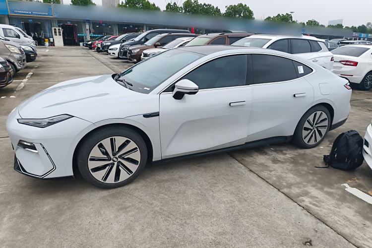 Used Geely Galaxy E8 2024 665 km Range Rear-Drive Starship Long-Range Version Left Side