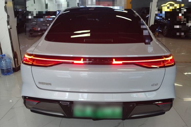 Used Geely Galaxy E8 2024 665 km Range Rear-Drive Starship Long-Range Version Rear