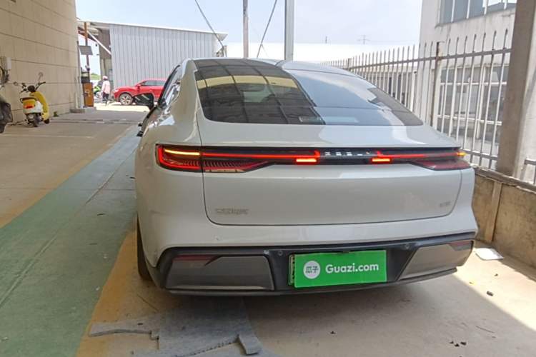 Used Geely Galaxy E8 2024 665 km Range Rear-Drive Starship Long-Range Version Rear