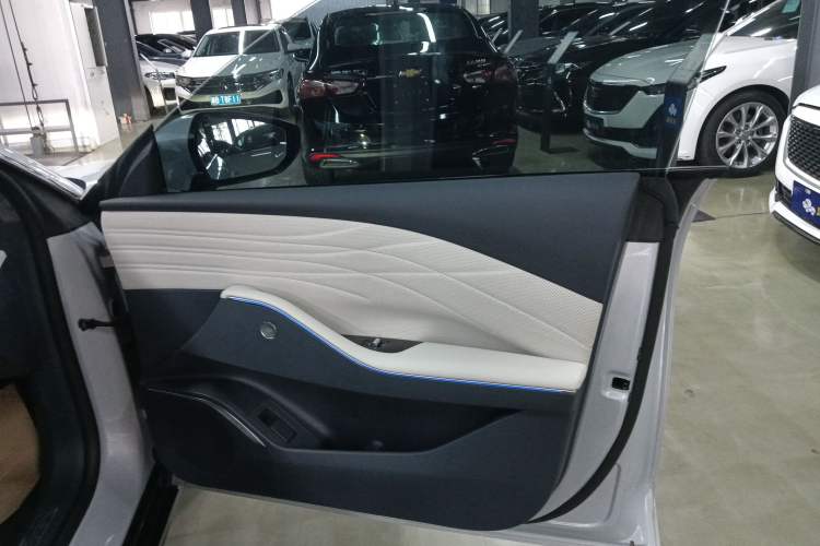 Used Geely Galaxy E8 2024 665 km Range Rear-Drive Starship Long-Range Version Right Front Door Interior