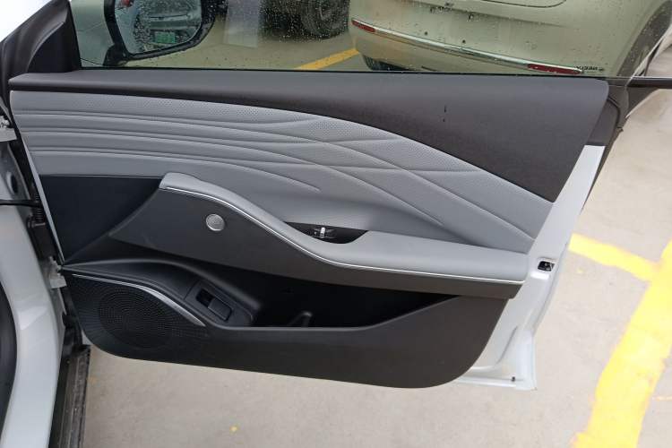 Used Geely Galaxy E8 2024 550 km Range Rear-Drive MAX Right Front Door Interior