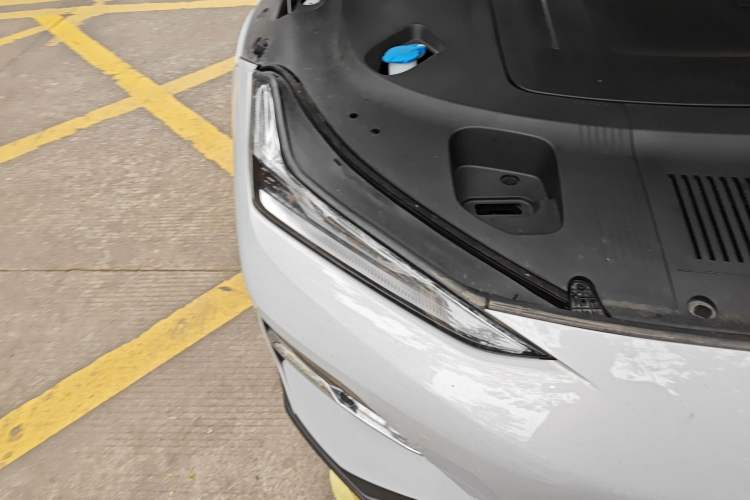 Used Geely Galaxy E8 2024 665 km Range Rear-Drive Starship Long-Range Version Right Front Headlight