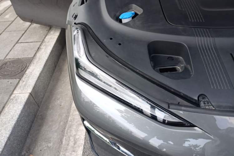 Used Geely Galaxy E8 2024 665 km Range Rear-Drive Starship Long-Range Version Right Front Headlight