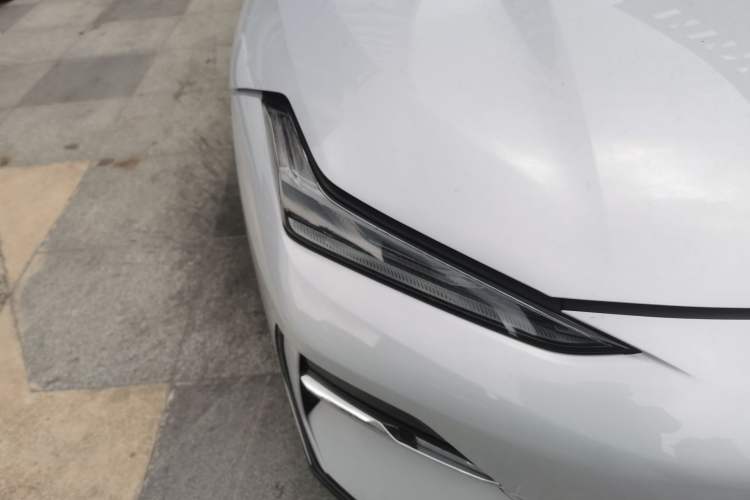 Used Geely Galaxy E8 2024 665 km Range Rear-Drive Starship Long-Range Version Right Front Headlight