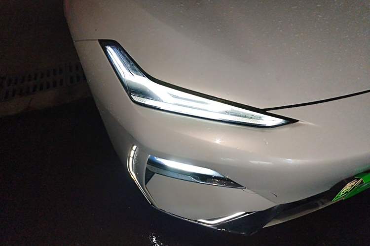Used Geely Galaxy E8 2024 550 km Range Rear-Drive MAX Right Front Headlight