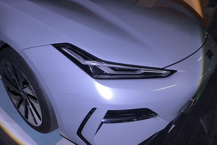 Used Geely Galaxy E8 2024 665 km Range Rear-Drive Starship Long-Range Version Right Front Headlight