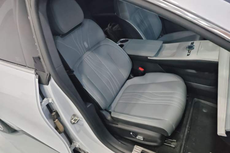 Used Geely Galaxy E8 2024 550 km Range Rear-Drive MAX Right Front Seat