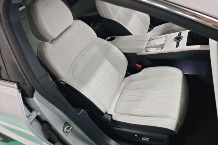 Used Geely Galaxy E8 2024 665 km Range Rear-Drive Starship Long-Range Version Right Front Seat