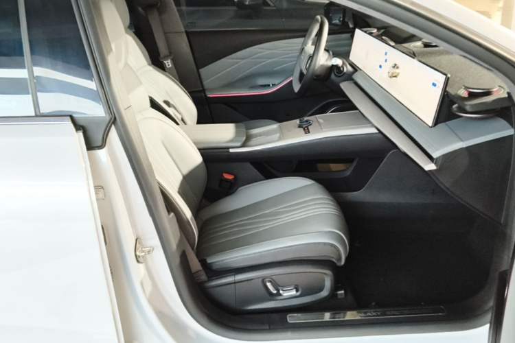 Used Geely Galaxy E8 2024 550 km Range Rear-Drive MAX Right Front Seat