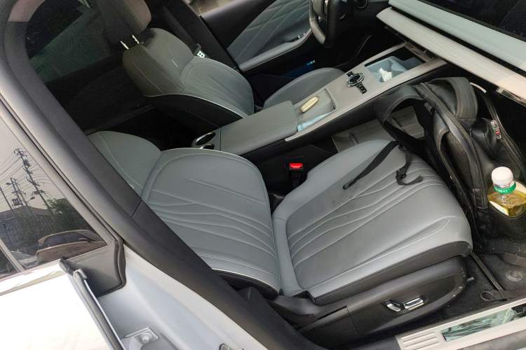 Used Geely Galaxy E8 2024 665 km Range Rear-Drive Starship Long-Range Version Right Front Seat