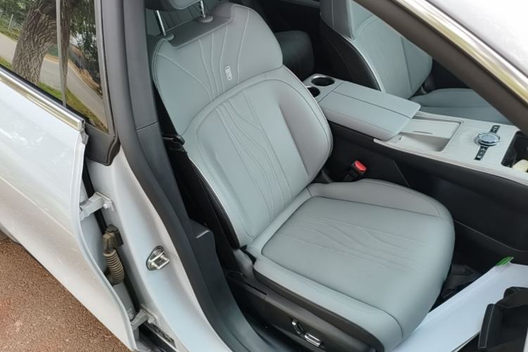 Used Geely Galaxy E8 2024 550 km Range Rear-Wheel-Drive PRO Right Front Seat