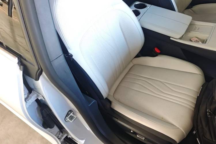 Used Geely Galaxy E8 2024 665 km Range Rear-Drive Starship Long-Range Version Right Front Seat