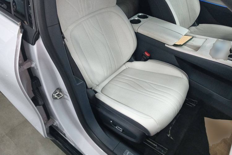 Used Geely Galaxy E8 2024 665 km Range Rear-Drive Starship Long-Range Version Right Front Seat