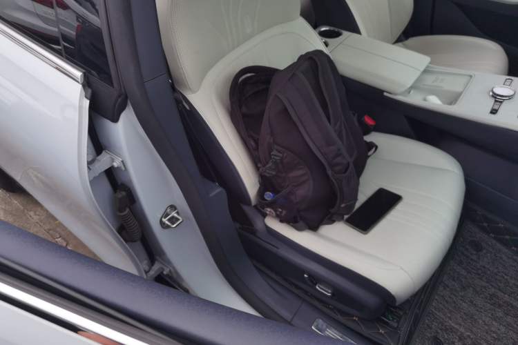 Used Geely Galaxy E8 2024 665 km Range Rear-Drive Starship Long-Range Version Right Front Seat