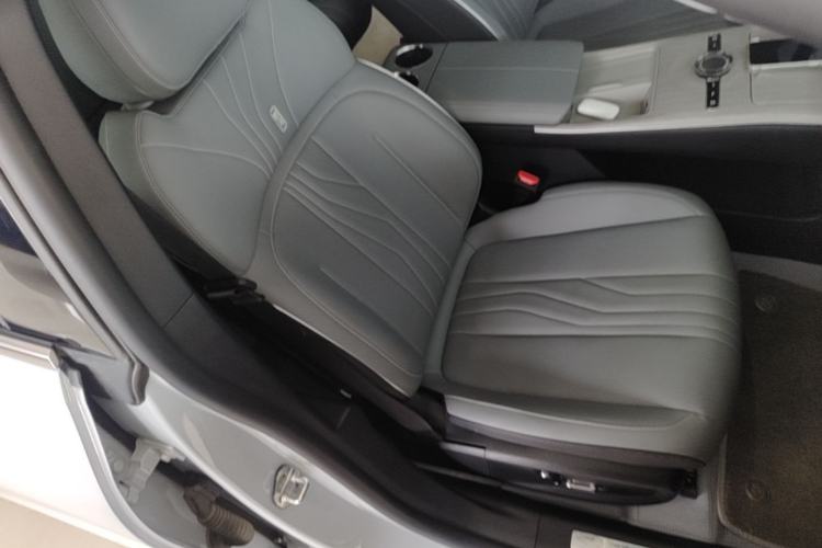 Used Geely Galaxy E8 2024 550 km Range Rear-Drive Dragon Edition Right Front Seat
