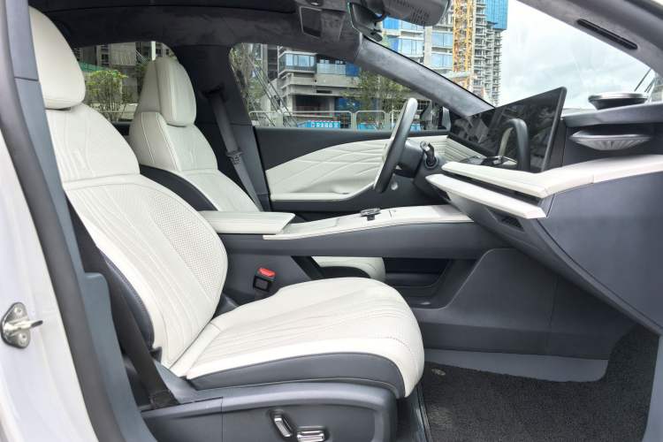 Used Geely Galaxy E8 2024 665 km Range Rear-Drive Starship Long-Range Version Right Front Seat