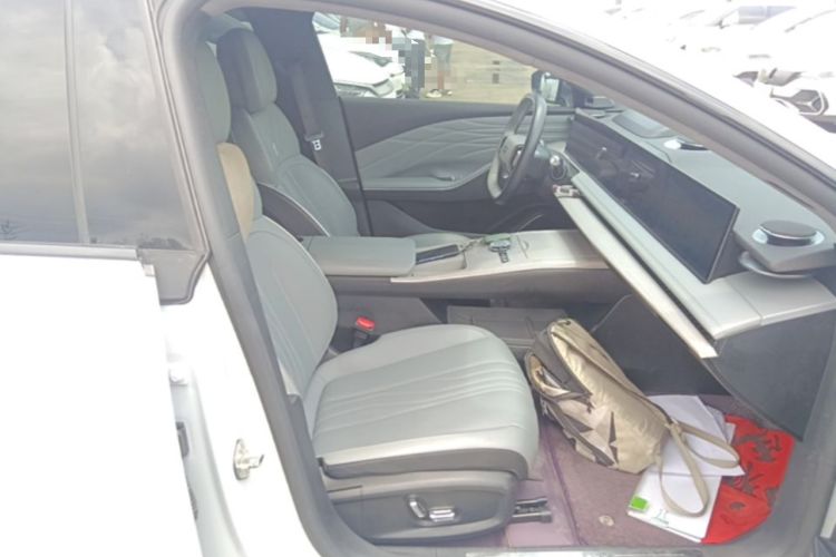 Used Geely Galaxy E8 2024 665 km Range Rear-Drive Starship Long-Range Version Right Front Seat