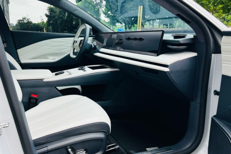 Used Geely Galaxy E8 2024 550 km Range Rear-Drive MAX Right Front Seat