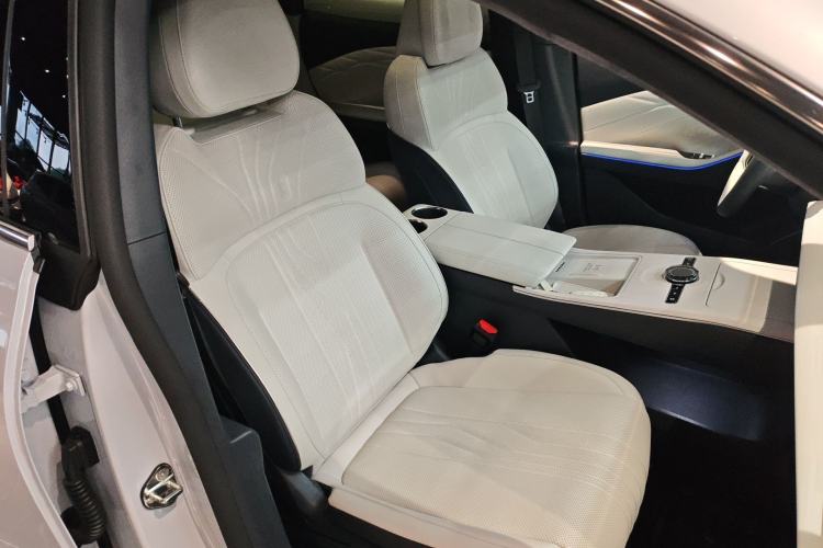 Used Geely Galaxy E8 2024 665 km Range Rear-Drive Starship Long-Range Version Right Front Seat
